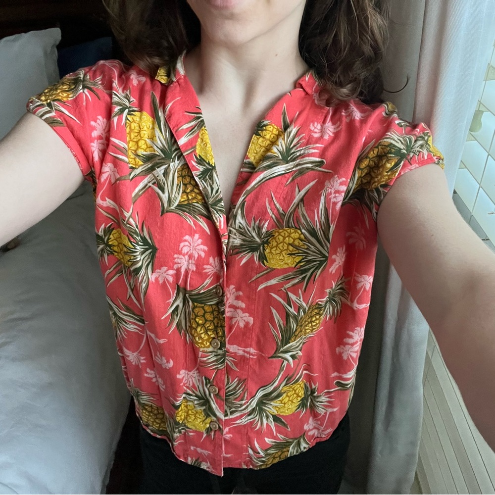 Old Navy Hawaiian Shirt. Womens Hawaiian Shirt. XS TTS. Summer Outfit. Vacation